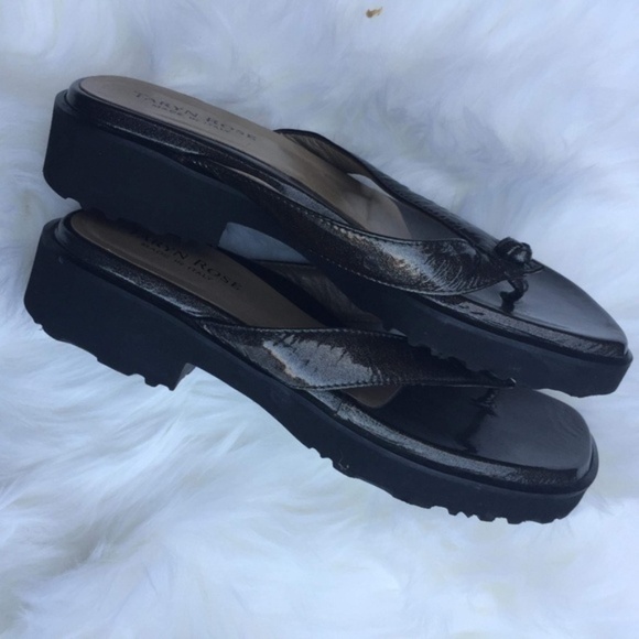 EUC Taryn Rose Knot Slip-on Sandals - Picture 4 of 4